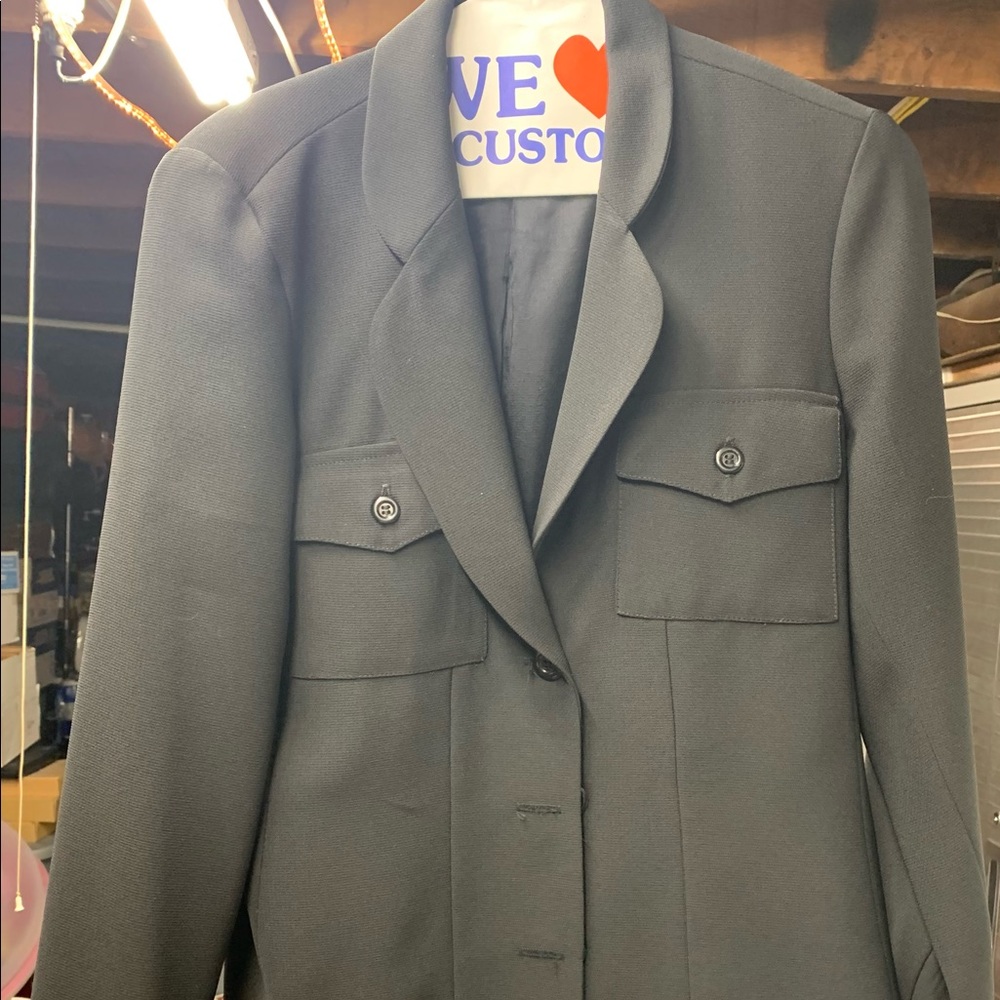 2 piece black suit. 4P/6P